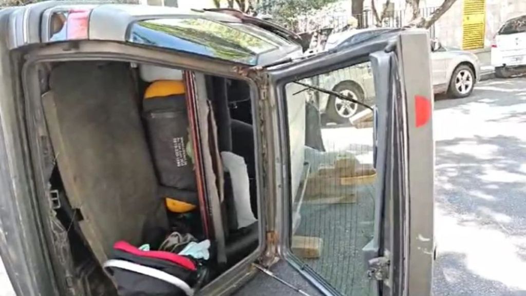 Seis personas resultaron heridas tras un choque y vuelco ocurrido en pleno barrio de&nbsp;Caballito