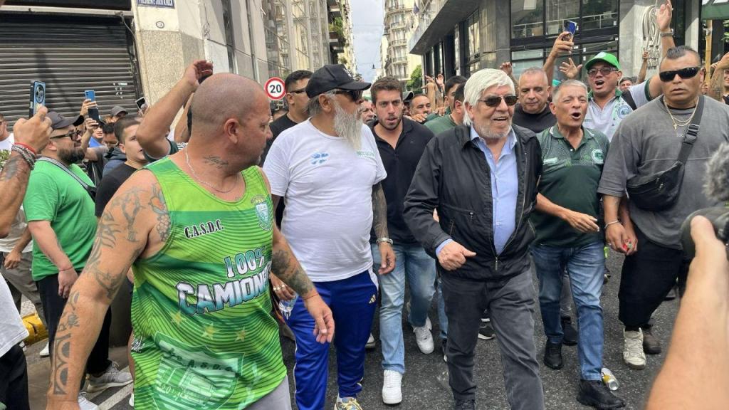 Hugo Moyano se sumó a la marcha por el Día de la Memoria y reaparece en medio de la creciente tensión con el&nbsp;Gobierno