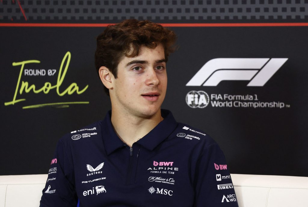 El gesto irónico de Verstappen a Colapinto en plena práctica del GP de&nbsp;Mónaco