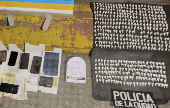 Detienen a dos hombres con casi 500 dosis de cocaína en&nbsp;Balvanera