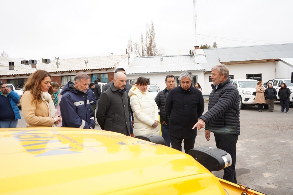 Corroza: “Equipamos y acompañamos a Vialidad Provincial para que cada rincón de Neuquén siga conectado y seguro” 