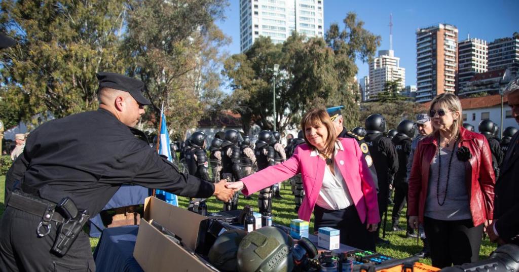 Bullrich lidera simulacro y entrega de equipo a&nbsp;federales