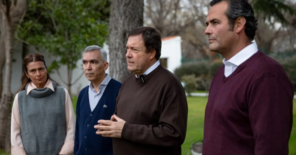 Facundo López, candidato a senador por Juntos Defendemos Río Negro, y Alberto Weretilneck le exigen al Gobierno Nacional la reactivación de la Ruta&nbsp;23