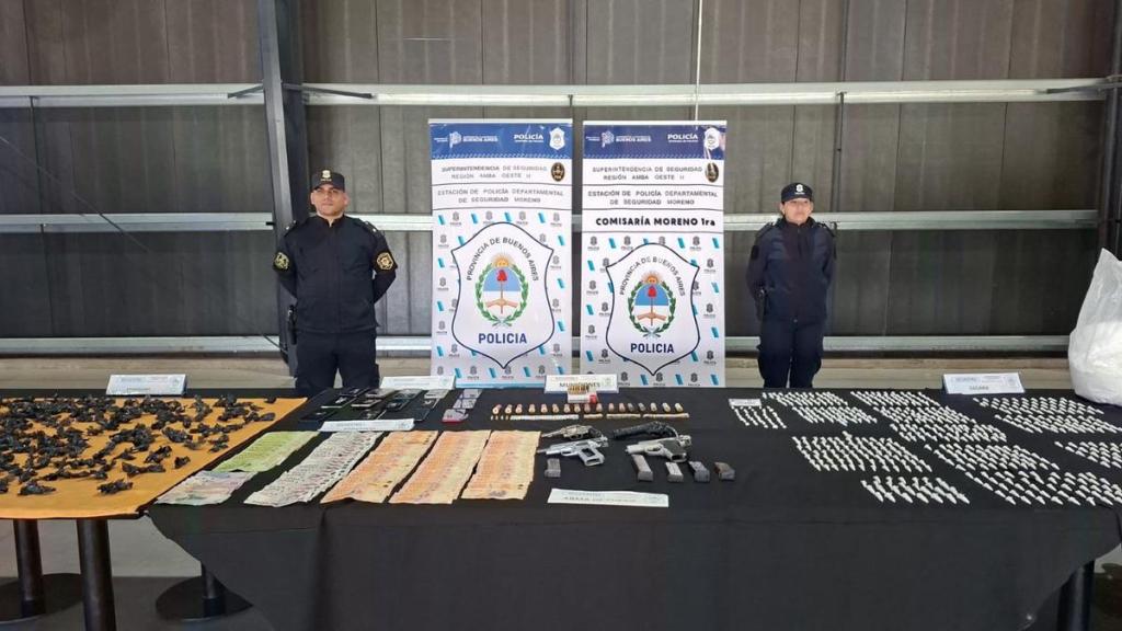 Detuvieron a siete personas por vender cocaína en tubos de plástico en Moreno y José C.&nbsp;Paz