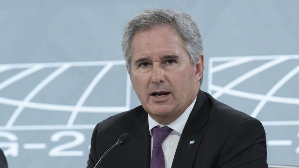 El Gobierno comenzó las gestiones para recomprar bonos&nbsp;argentinos