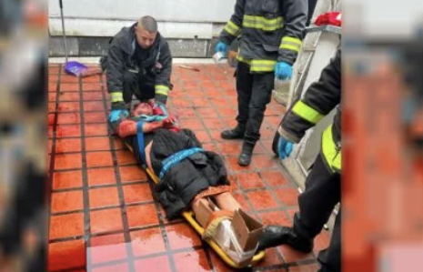 Dos hombres heridos tras una pelea a cuchillazos en una pensión de La&nbsp;Plata