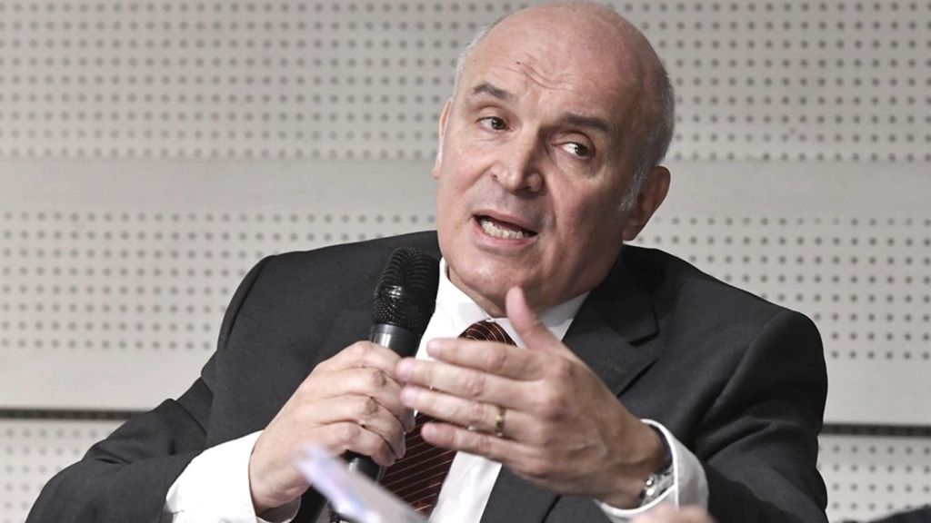 Nuevo revés para La Libertad Avanza: la Justicia rechazó reimprimir los afiches y Espert seguirá visible en el cuarto&nbsp;oscuro