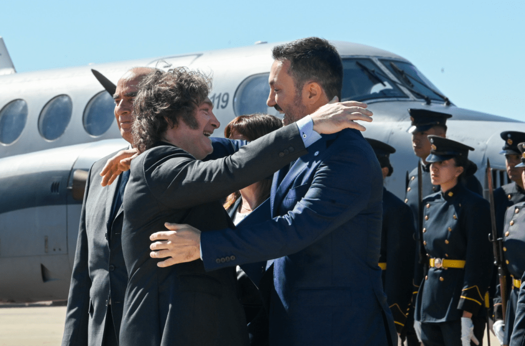 Luis Petri y Javier Milei celebran la llegada de los F-16: “La modernización más importante en cuatro&nbsp;décadas”