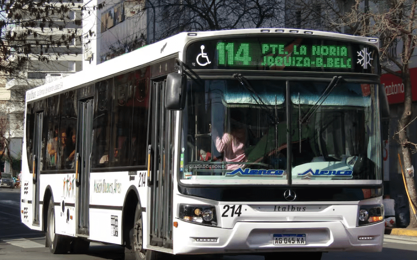 Una nueva línea de colectivos conecta barrios porteños con&nbsp;Aeroparque