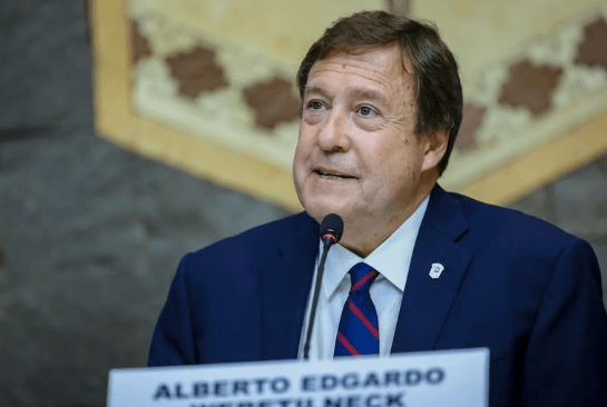 Alberto Weretilneck presentó el nuevo sistema con inteligencia artificial y monitoreo satelital para detectar y anticipar incendios forestales en tiempo&nbsp;real