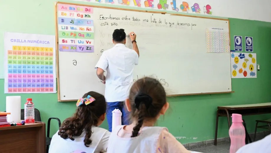 Weretilneck garantiza el inicio de clases con el 98% de las escuelas listas en la provincia