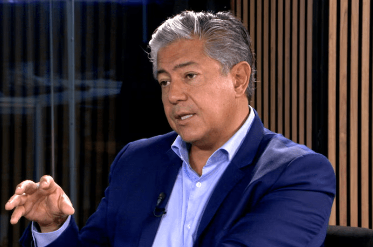 Un cambio para Neuquén: Figueroa afirmó que “nos hacían aplaudir canchitas de fútbol en pueblo donde no hay gas” 