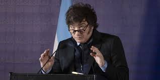 Milei volvió a apuntar contra un periodista de La Nación con fuertes críticas en&nbsp;redes