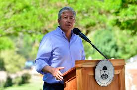 Cambio en el Estado neuquino: Rolo Figueroa desvinculó a 15 estatales y puso fin a la falta de&nbsp;sanciones