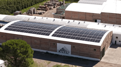 Weretilneck impulsa la modernización productiva: una empresa frutícola incorporó energía solar con financiamiento&nbsp;provincial