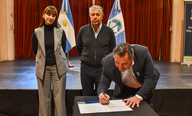 Figueroa firmó un acuerdo por más de $1.229 millones para fortalecer la gestión ambiental en Villa La Angostura 