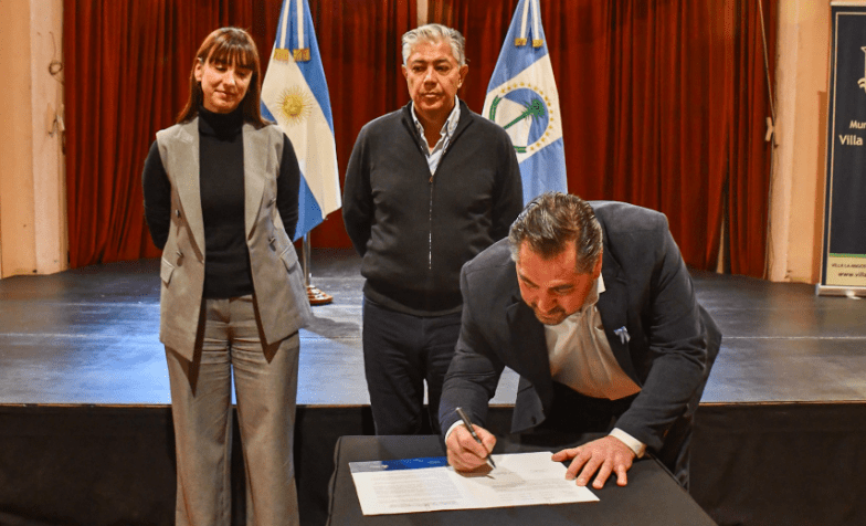 Figueroa firmó un acuerdo por más de $1.229 millones para fortalecer la gestión ambiental en Villa La Angostura 