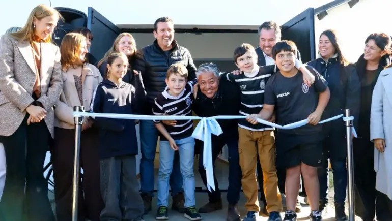 Figueroa inauguró nuevas instalaciones en el club Coihues y destacó el rol social de los clubes