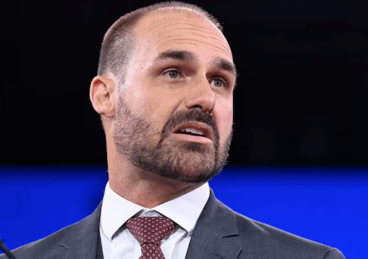 Condenaron a Eduardo Bolsonaro por intentar influir en el juicio contra su&nbsp;padre