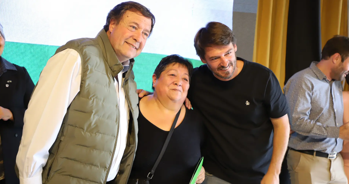 Weretilneck y Buteler firmaron el contrato para construir un nuevo Centro de Educación Técnica en Cipolletti financiado con fondos del Bono VMOS