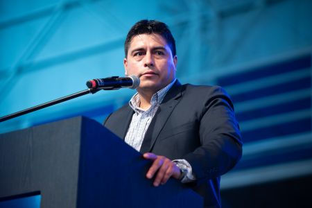 Cercanía y gestión en Santa Cruz: Claudio Vidal le entregó su título de propiedad a más de 40 familias de Puerto San&nbsp;Julián