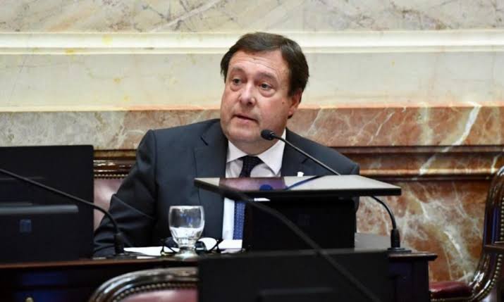 Weretilneck anunció una millonaria inversión provincial para terminar viviendas abandonadas en Sierra Colorada