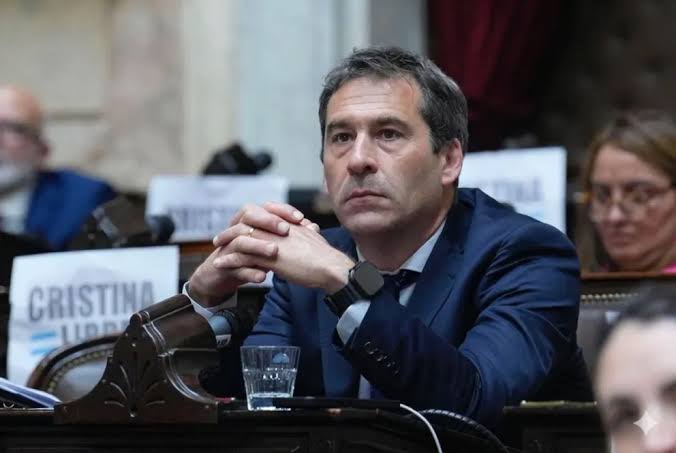 Luque cuestiona el esquema de Milei por el gas: “La gente está eligiendo entre comer o pagar los servicios”